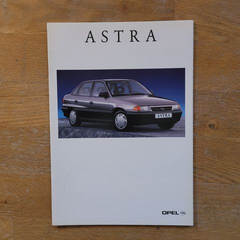 Brosjyre Opel Astra Sedan 1993