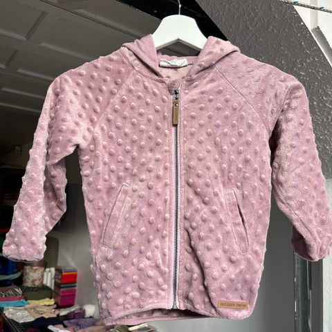 Super nydelig fleece jakke fra Gullkorn Design selges :)