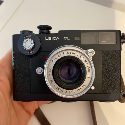Leica CL med skinnreim