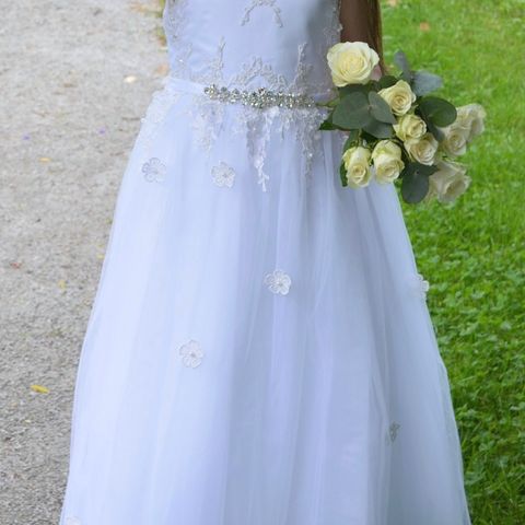 Brudepike kjole str 7-10år