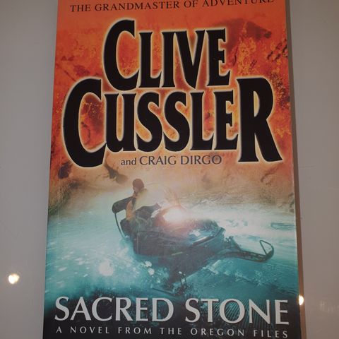 Sacered Stone. Clive Cussler