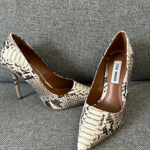 Steve Madden pumps