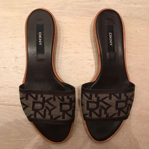 DKNY sandaler