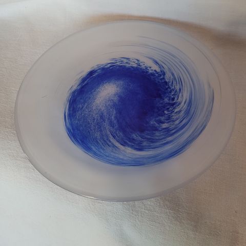Blåmønstret glassasjett