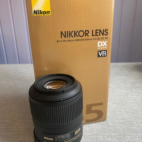 Nikon AF-S DX Micro NIKKOR 85mm fl3.5G ED VR