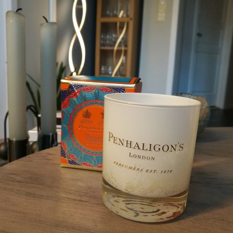 Penhaligon's Vara - tomt/brukt  140 gram duftlys m/eske