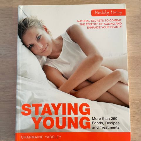 Boken «Staying Young» av Charmaine Yabsley