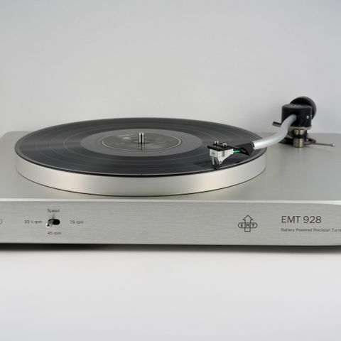 EMT 928 II med EMT 909HI tonearm