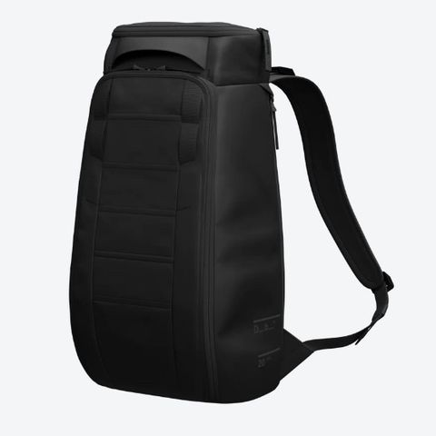 D_b_ Hugger Backpack 20L Black Out