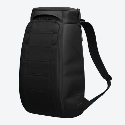 D_b_ Hugger Backpack 25L Black Out