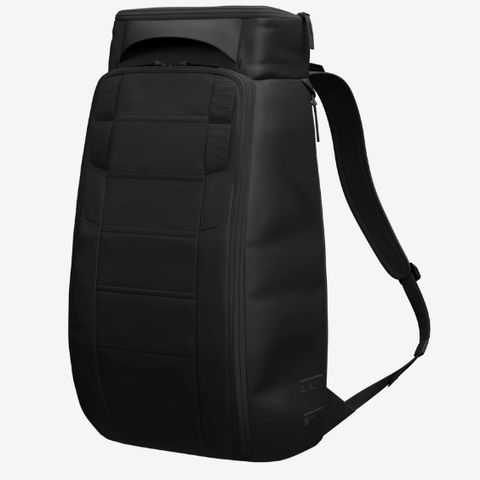 D_b_ Hugger Backpack 30L Black Out