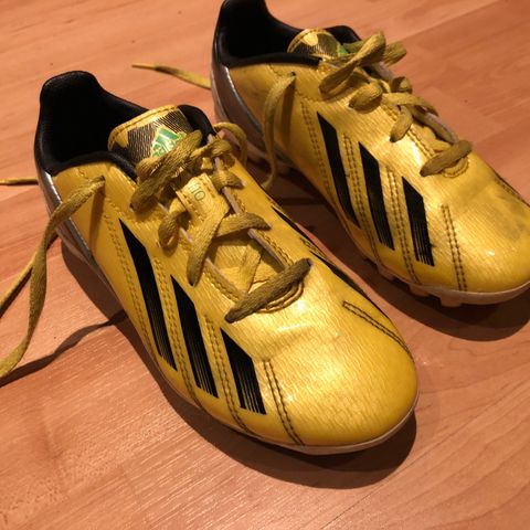 Fotballsko Adidas f10,    32