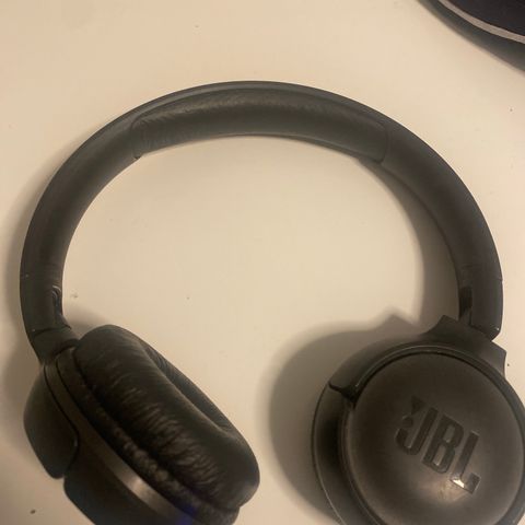 JBL tune 560BT