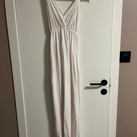 Lang hvit kjole