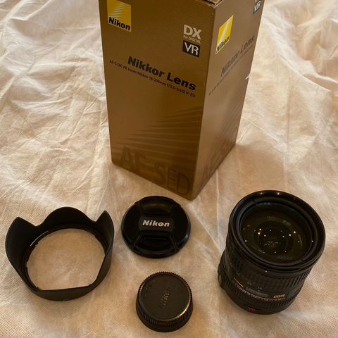 Nikon lens 18-200