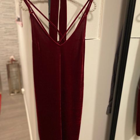 Ny rød kjole