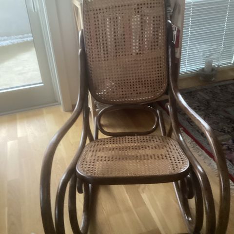 Rotting til reparasjon av stol