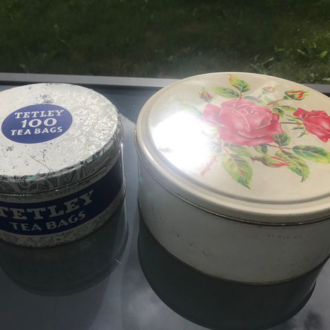 Retro bokser: Tetley tea og  romantisk kakeboks m/rose