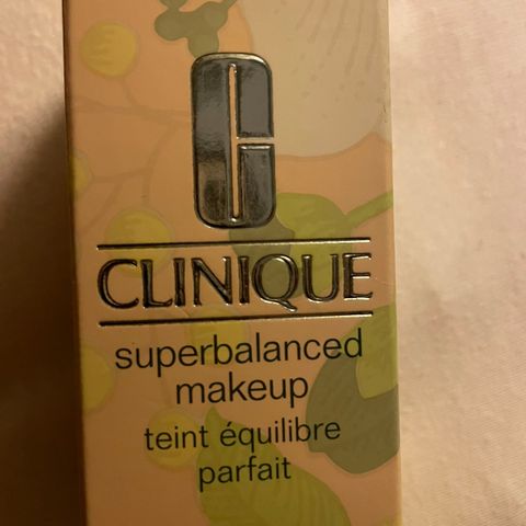 Clinique superbalanced makeup