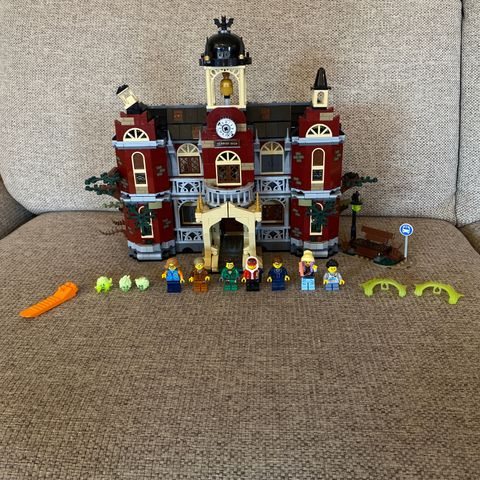 Lego Hidden Side 70425 Newbury Haunted High School