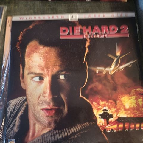 Die Hard 2. Laserdisc med bruce Willis