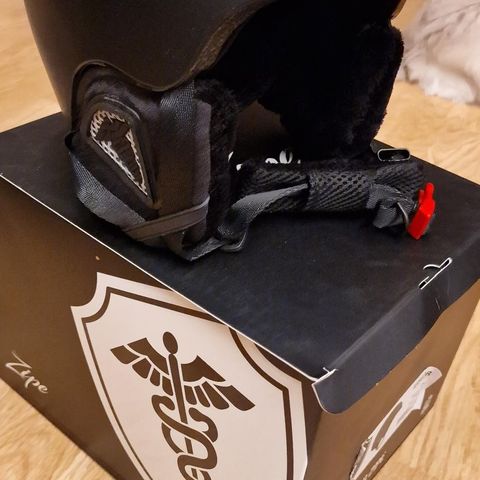 Ski- and snowboard helmet