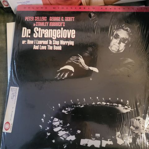 Dr. Stragelove av Stanley Kubrick med Peter Sellers. Klassiker, et mesterverk!