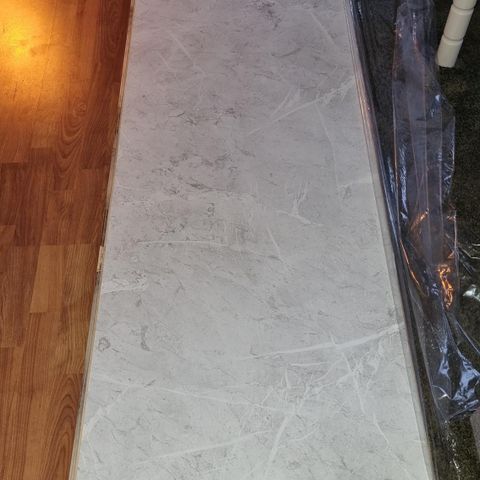 Fibo baderomsplate White Marble