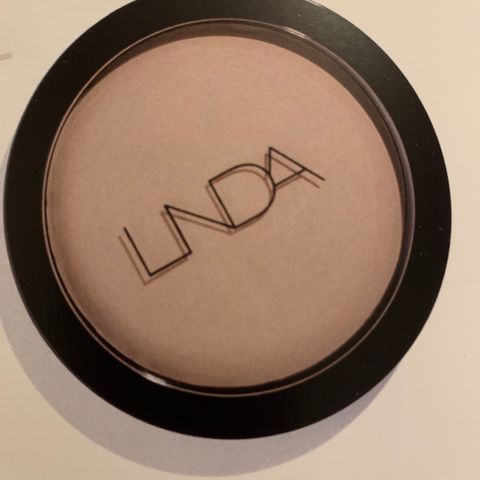 Linda Johansen Sheer powder foundation