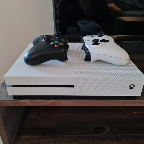 Xbox One S og mange spill.