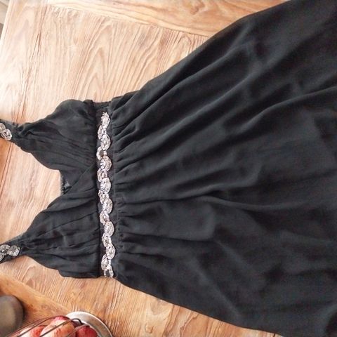 Nydelig svart kjole fra B young