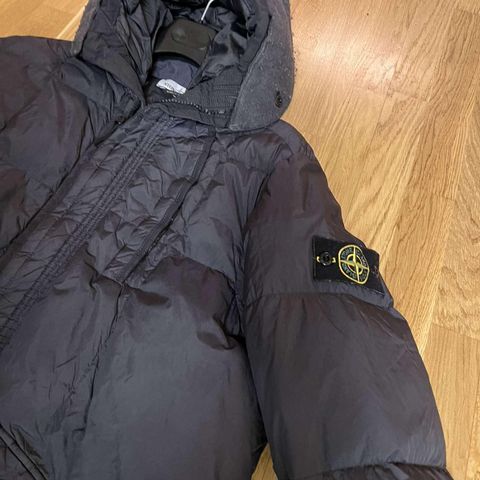 Stone island jakke til salgs!