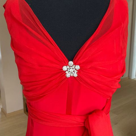 Lang rød kjole