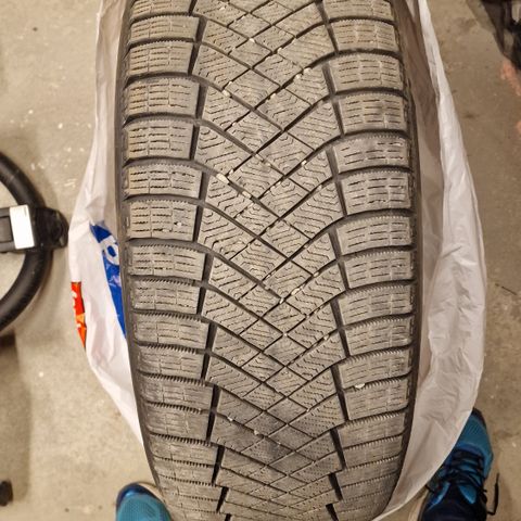 Vinterdekk Pirelli Ice Zero 255/50 R20