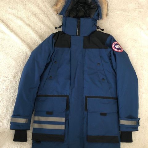 Lite og pent brukt Canada Goose