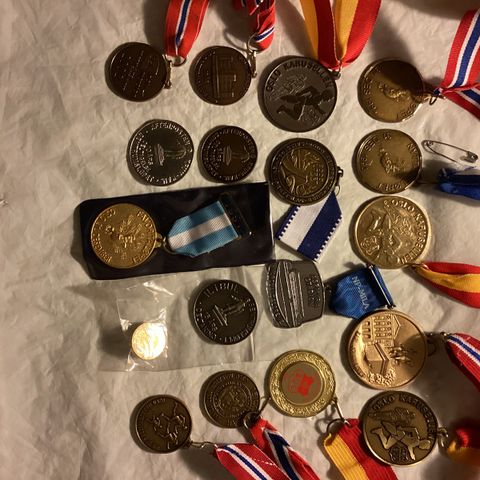 medaljer fra diverse løp selges. Fra opptil 1995.ca.