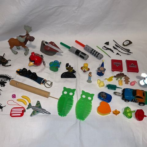 Diverse figurer til barn DISNEY ANGRY BIRDS HALLOWEEN CARS STARWARS