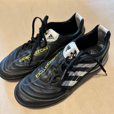 Adidas fotballsko str UK 5,5