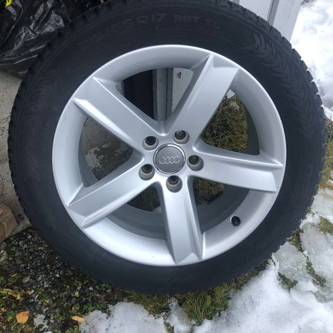 4stk Vinterhjul 215/55R17 på Audi felger