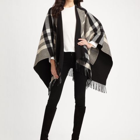 Nydelig Burberry poncho selges!