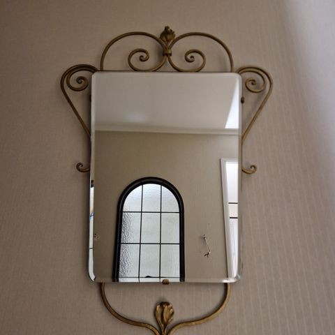 Speil fra 1950-tallet, gullmalt smijern