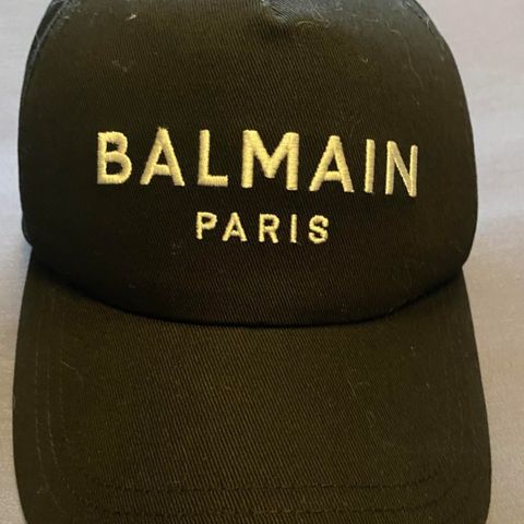 Balmain caps kjøpt hos Høyer luxury i Oslo.