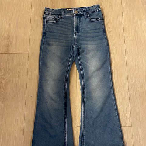 Jeans str 134