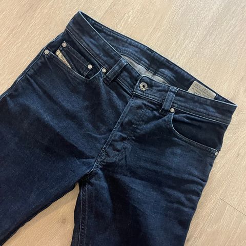 Mørkeblå jeans fra Diesel Industry