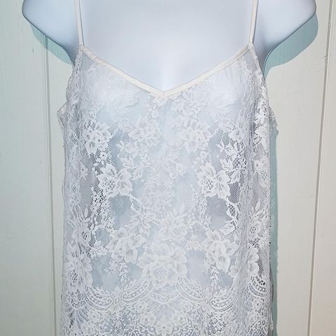 VICTORIAS SECRET WHITE LACE BABY DOLL TOP.