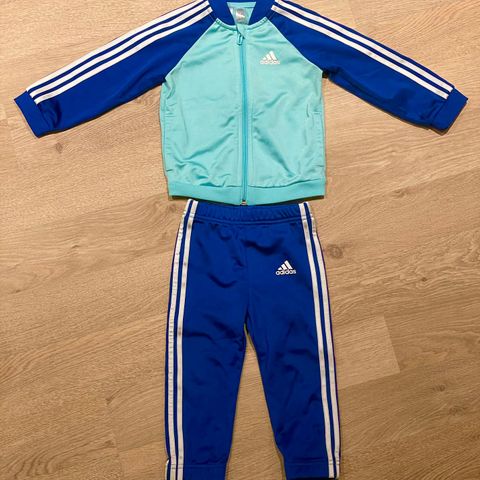 Adidas joggedress str. 12-18 mnd