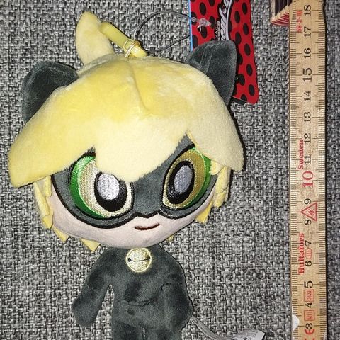 Miraculous ladybug Chat Noir anime plysj nøknelring selges!