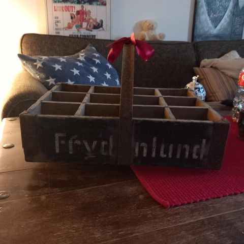 FRYDENLUND ØLKASSE.