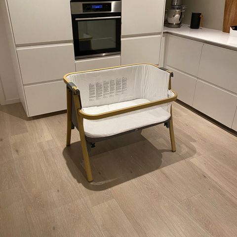 Bedside crib JLY fra 2023.