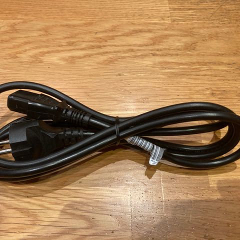 Apparatkabel 220 volt for PC, lydutstyr etc. selges for kr. 50,-